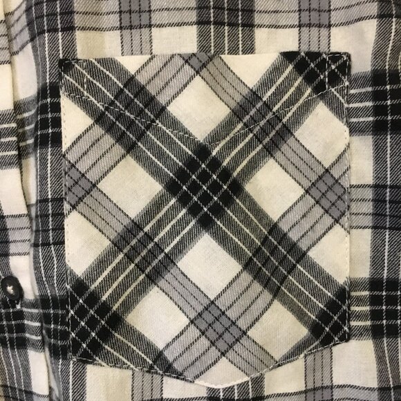 Streetwear Society Boxy Cropped Plaid Button Down Shirt - Picture 5 of 16